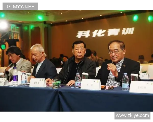 足球教练与球星回流推动联赛发展迎来本土化与国际化新机遇